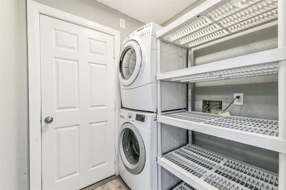 207 Woodvale Drive League City, TX 77573
