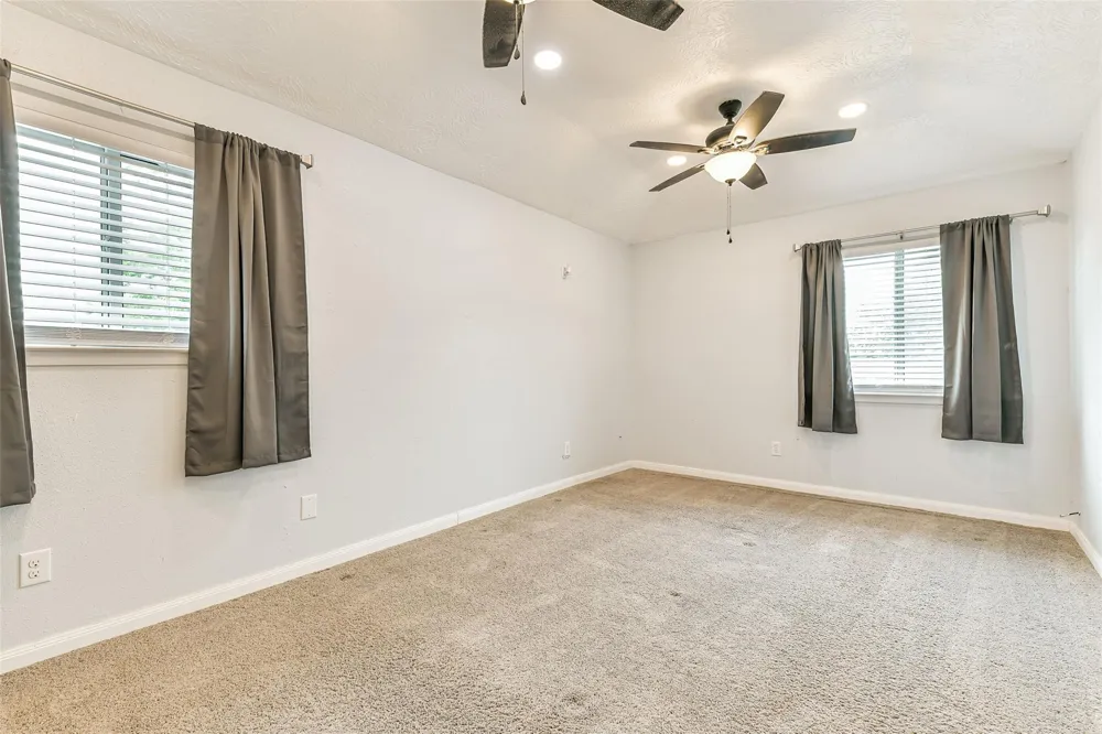 207 Woodvale Drive League City, TX 77573