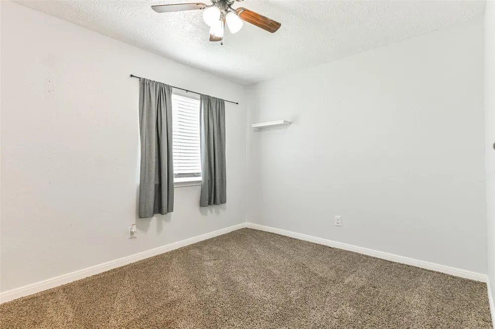 207 Woodvale Drive League City, TX 77573