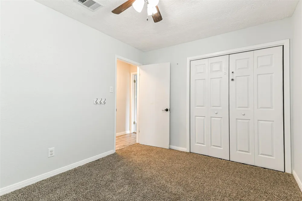 207 Woodvale Drive League City, TX 77573