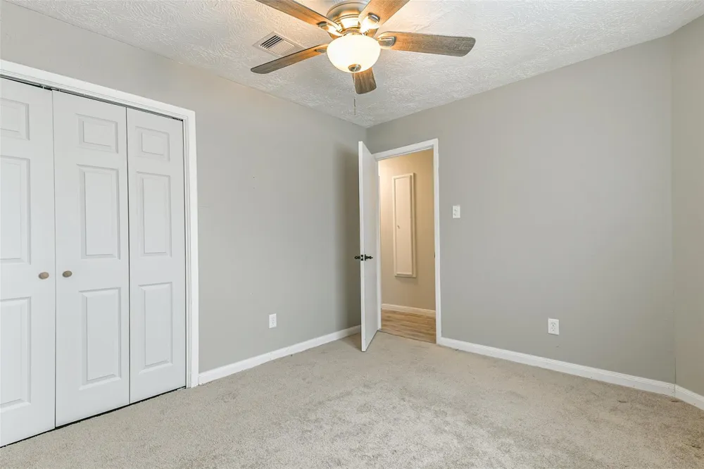 207 Woodvale Drive League City, TX 77573