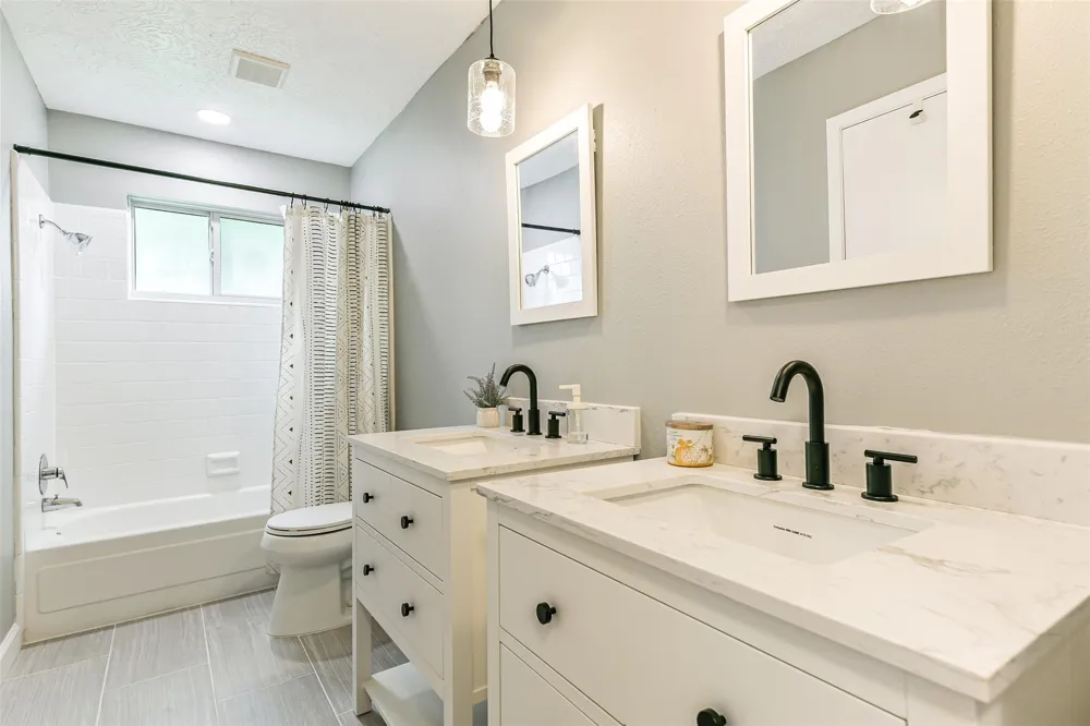 207 Woodvale Drive League City, TX 77573