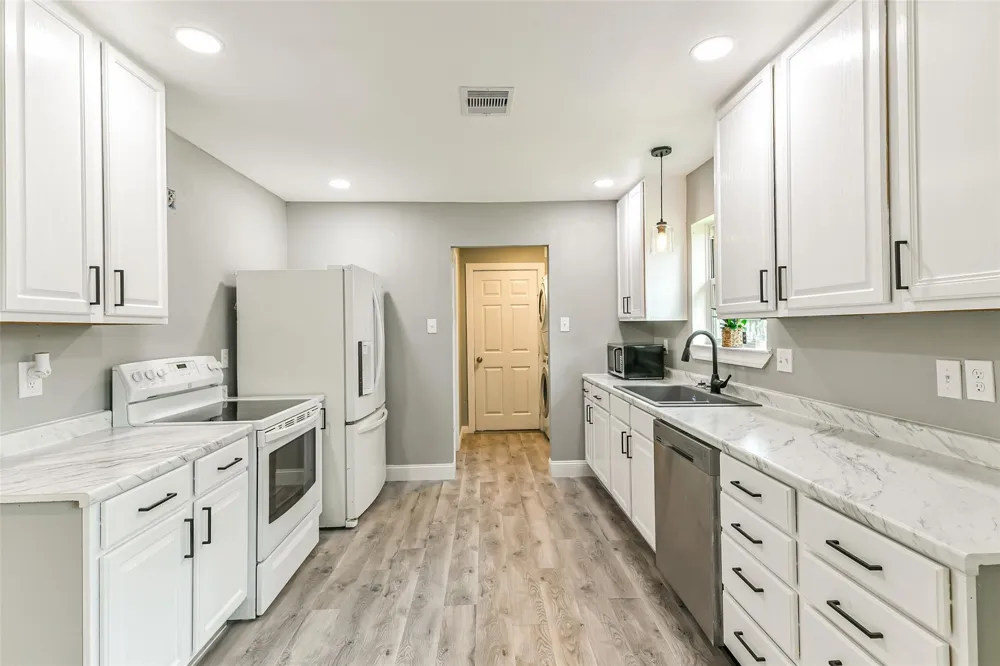 207 Woodvale Drive League City, TX 77573