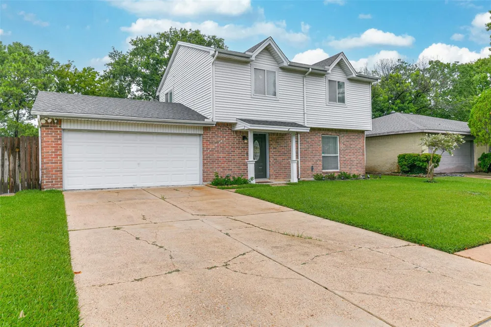 207 Woodvale Drive League City, TX 77573