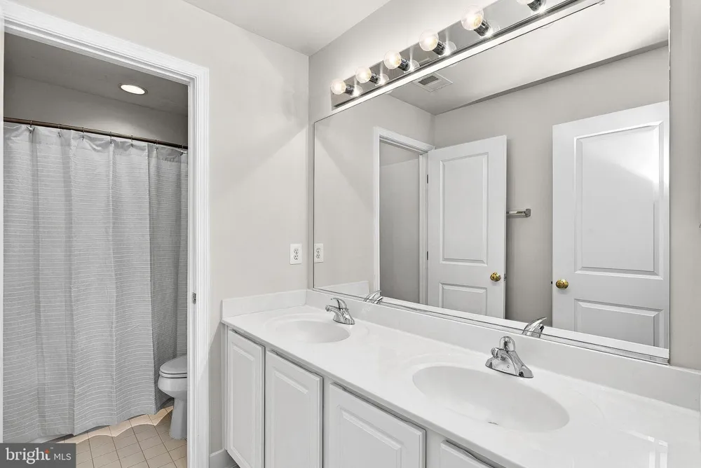 42755 CHATELAIN CIRCLE Brambleton, VA 20148