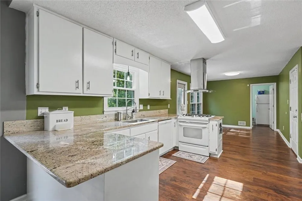 285 Creekside Way McDonough, GA 30252