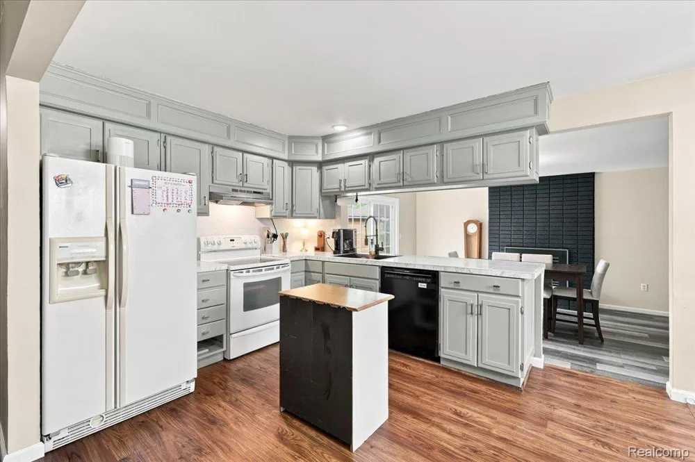 20435 Catalano Street Clinton Charter Township, MI 48035