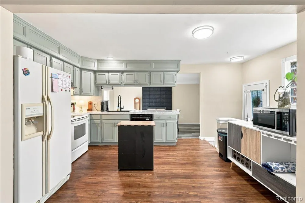 20435 Catalano Street Clinton Charter Township, MI 48035