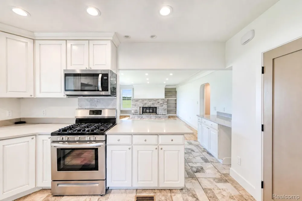 6123 Pointe Tremble Road Clay Township, MI 48001