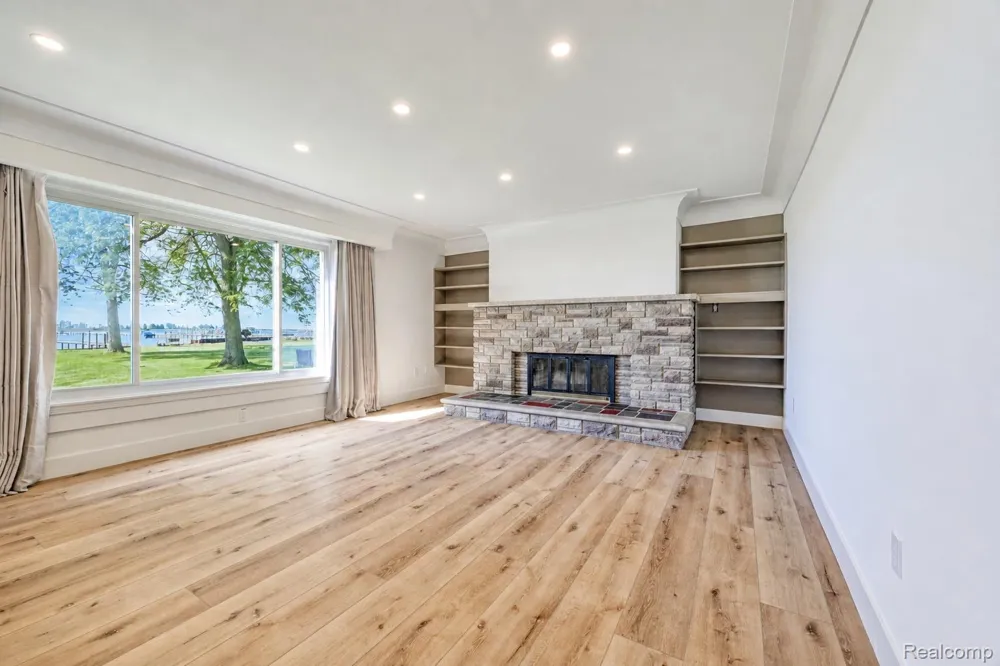 6123 Pointe Tremble Road Clay Township, MI 48001