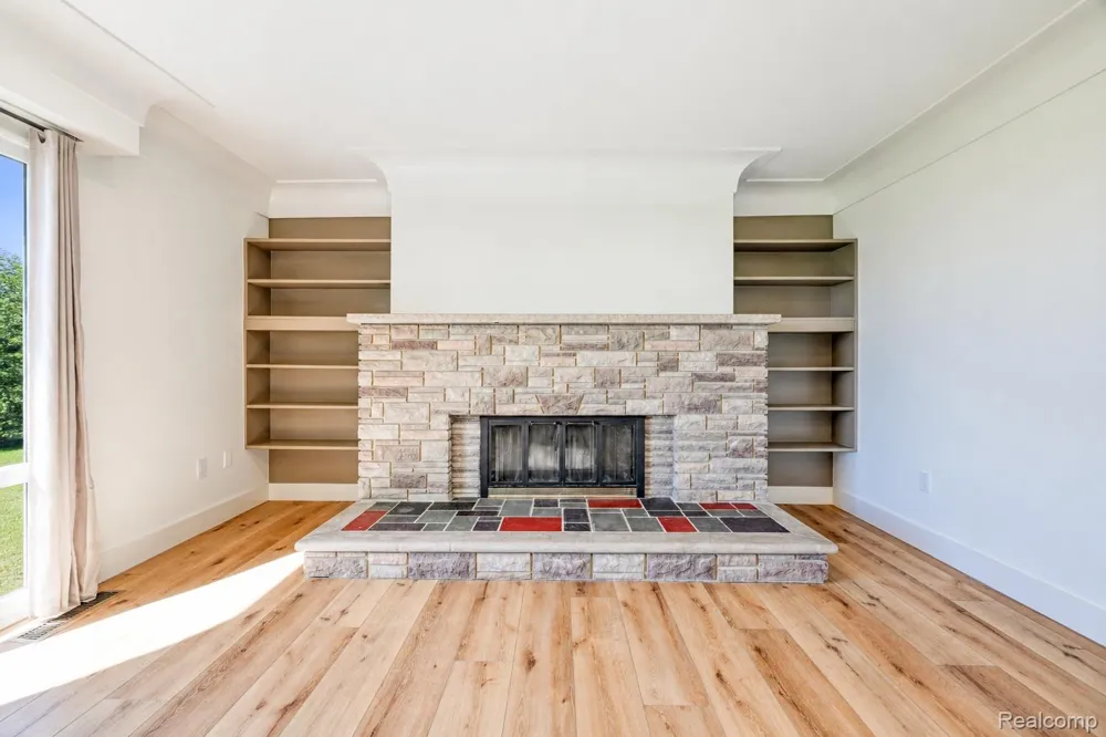 6123 Pointe Tremble Road Clay Township, MI 48001