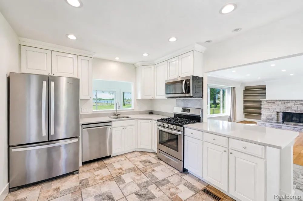 6123 Pointe Tremble Road Clay Township, MI 48001