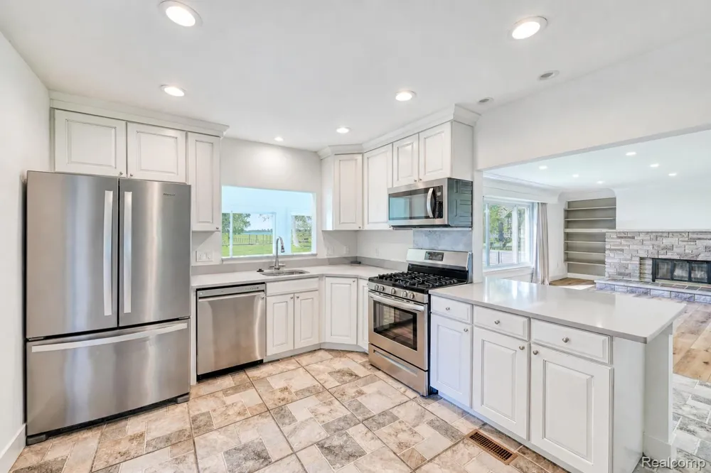 6123 Pointe Tremble Road Clay Township, MI 48001
