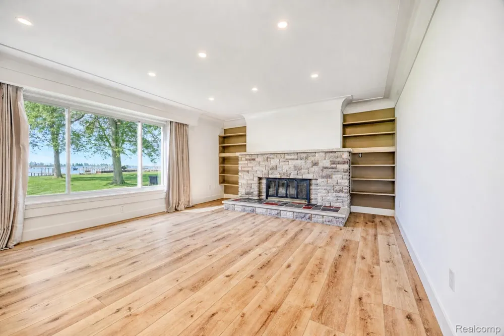 6123 Pointe Tremble Road Clay Township, MI 48001