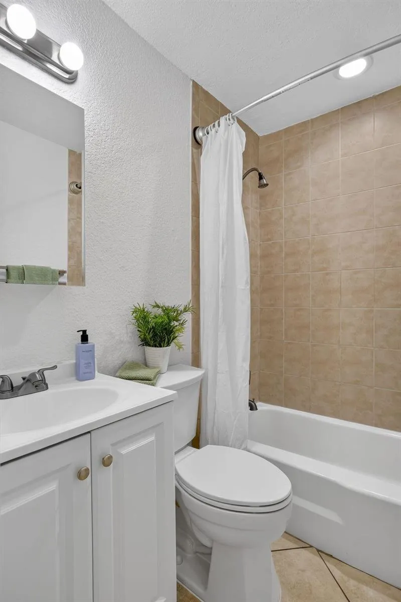 4051 NE 13TH AVENUE NE #76-3 Oakland Park, FL 33334