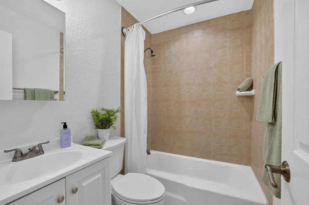 4051 NE 13TH AVENUE NE #76-3 Oakland Park, FL 33334