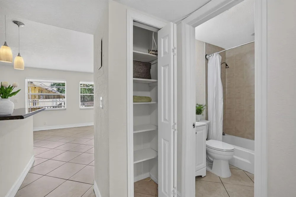 4051 NE 13TH AVENUE NE #76-3 Oakland Park, FL 33334