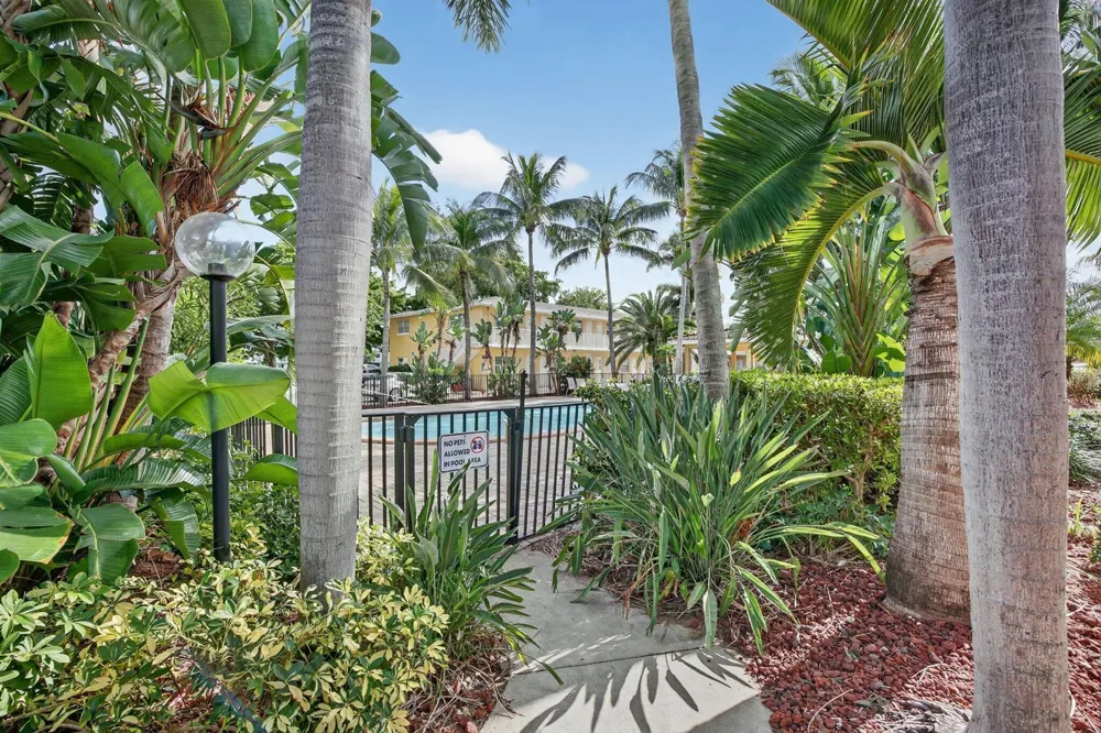4051 NE 13TH AVENUE NE #76-3 Oakland Park, FL 33334