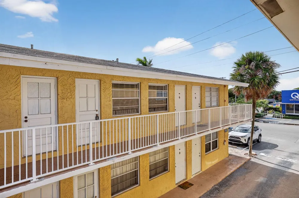 4051 NE 13TH AVENUE NE #76-3 Oakland Park, FL 33334