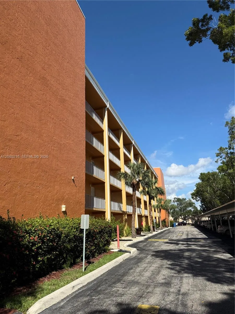 2366 E Mall Dr #308 Fort Myers, FL 33901