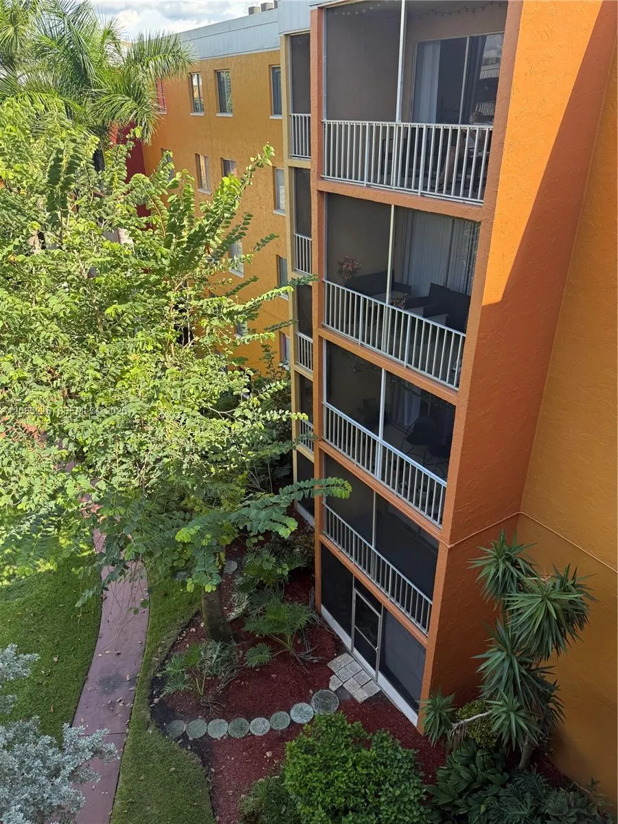 2366 E Mall Dr #308 Fort Myers, FL 33901