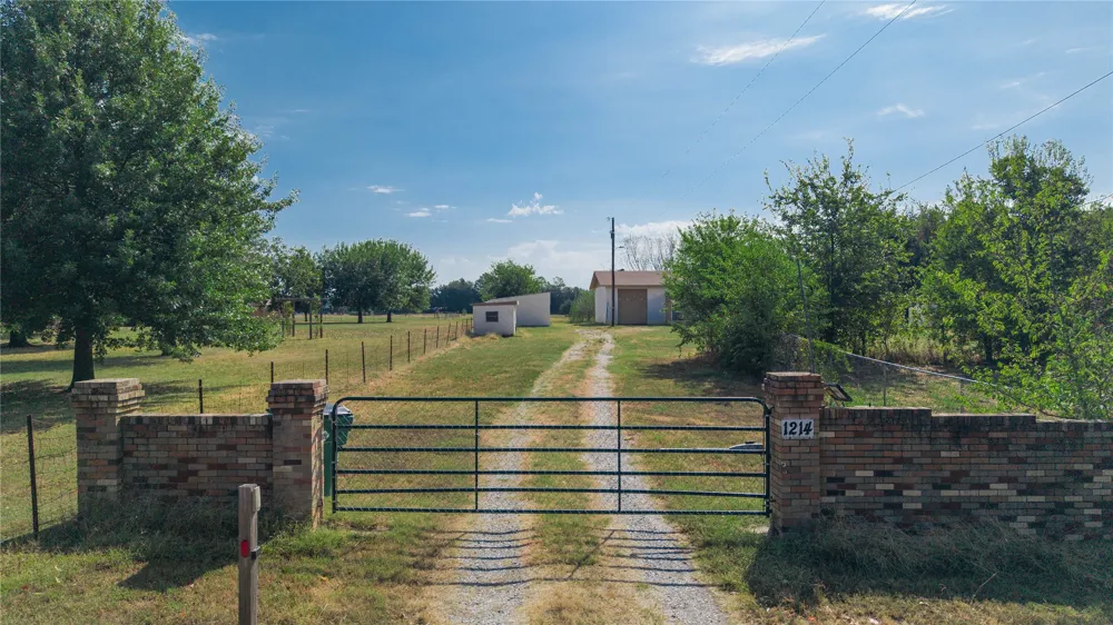 1214 desvoignes Denison, TX 75021