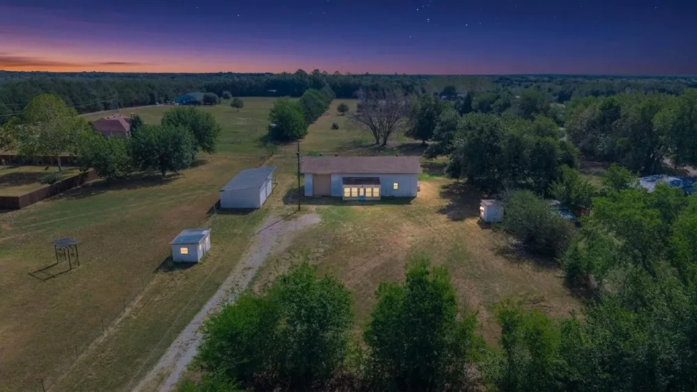 1214 desvoignes Denison, TX 75021