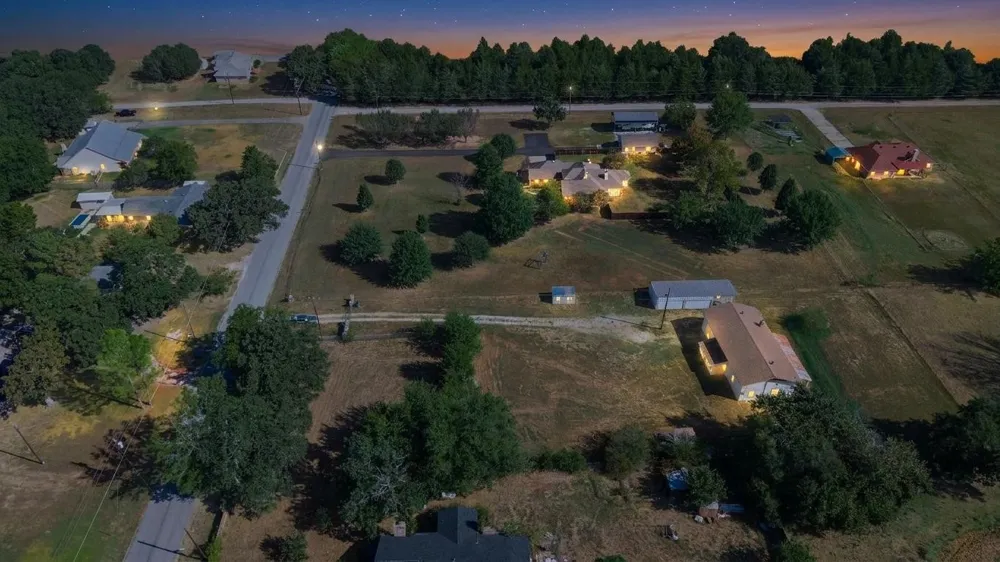 1214 desvoignes Denison, TX 75021