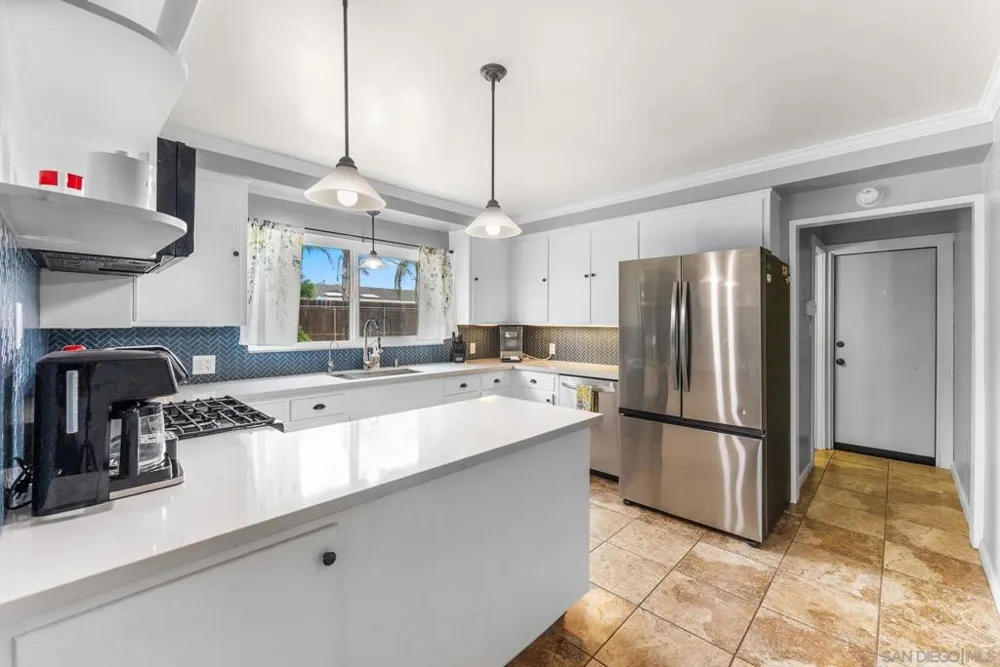 665 Foy Ln Escondido, CA 92025