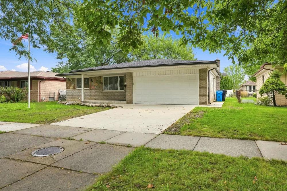 1810 Briarwood Drive Madison Heights, MI 48071