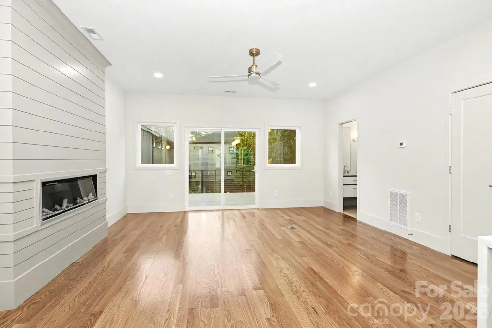 1424 Lomax Avenue Charlotte, NC 28211