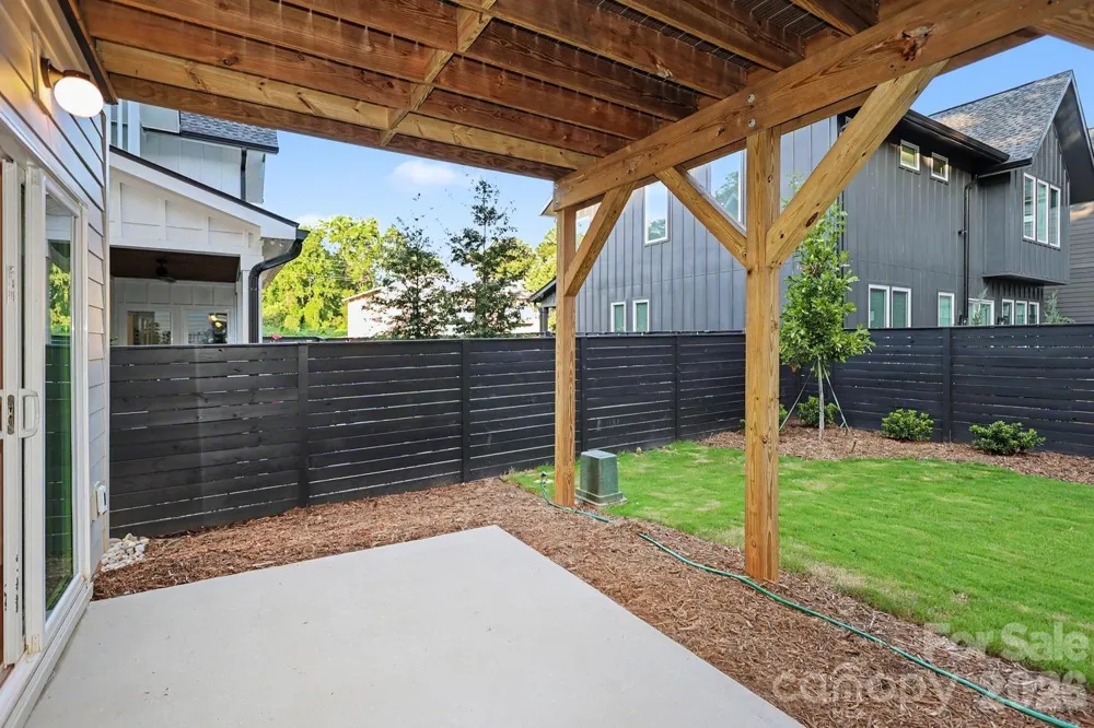 1424 Lomax Avenue Charlotte, NC 28211