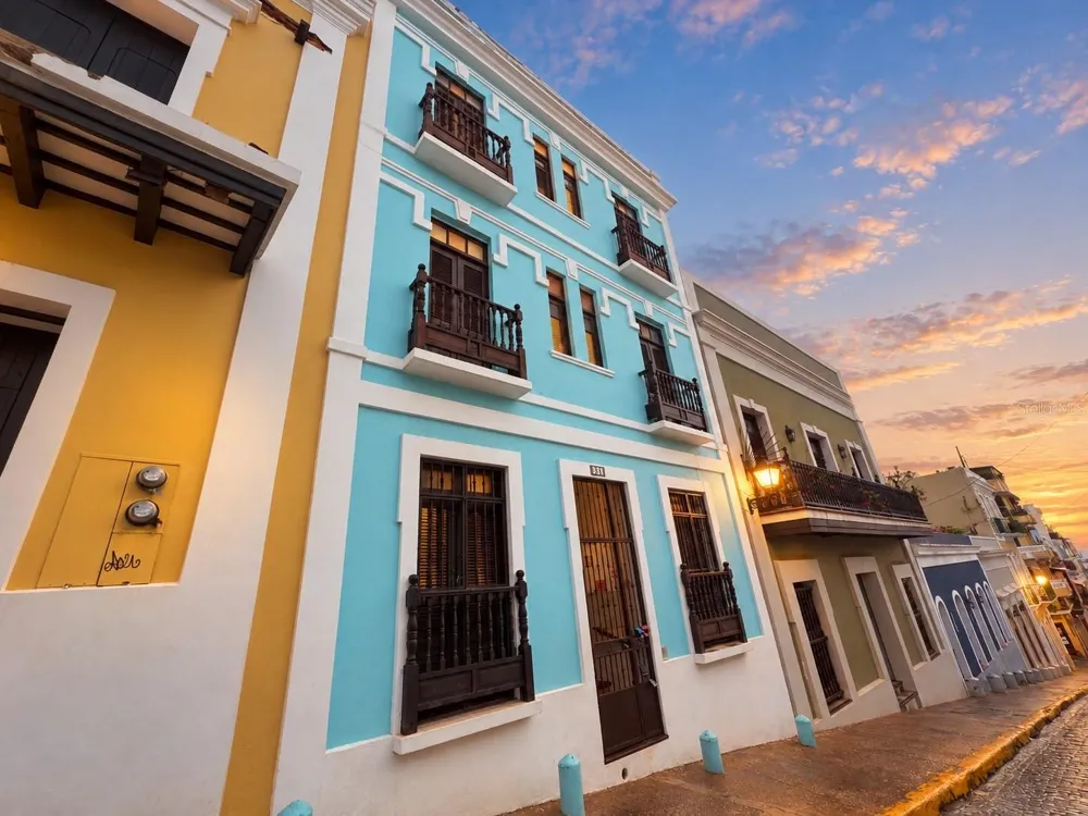 51 CALLE CRUZ #202 San Juan, PR 00901
