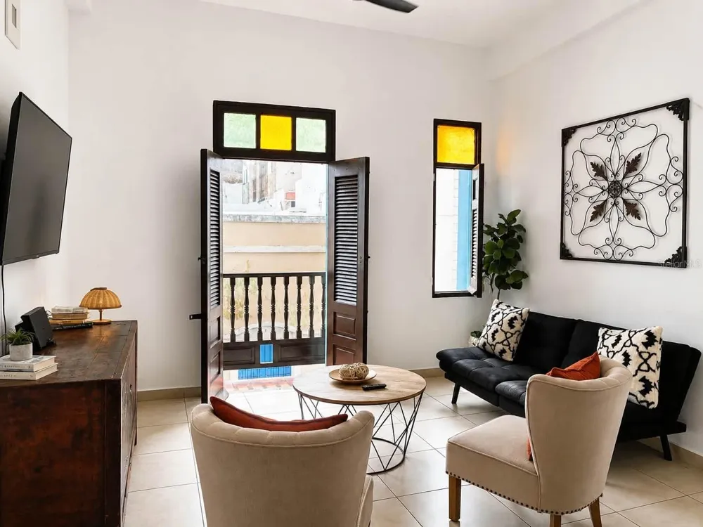 51 CALLE CRUZ #202 San Juan, PR 00901