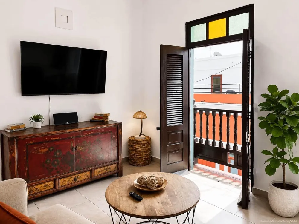 51 CALLE CRUZ #202 San Juan, PR 00901