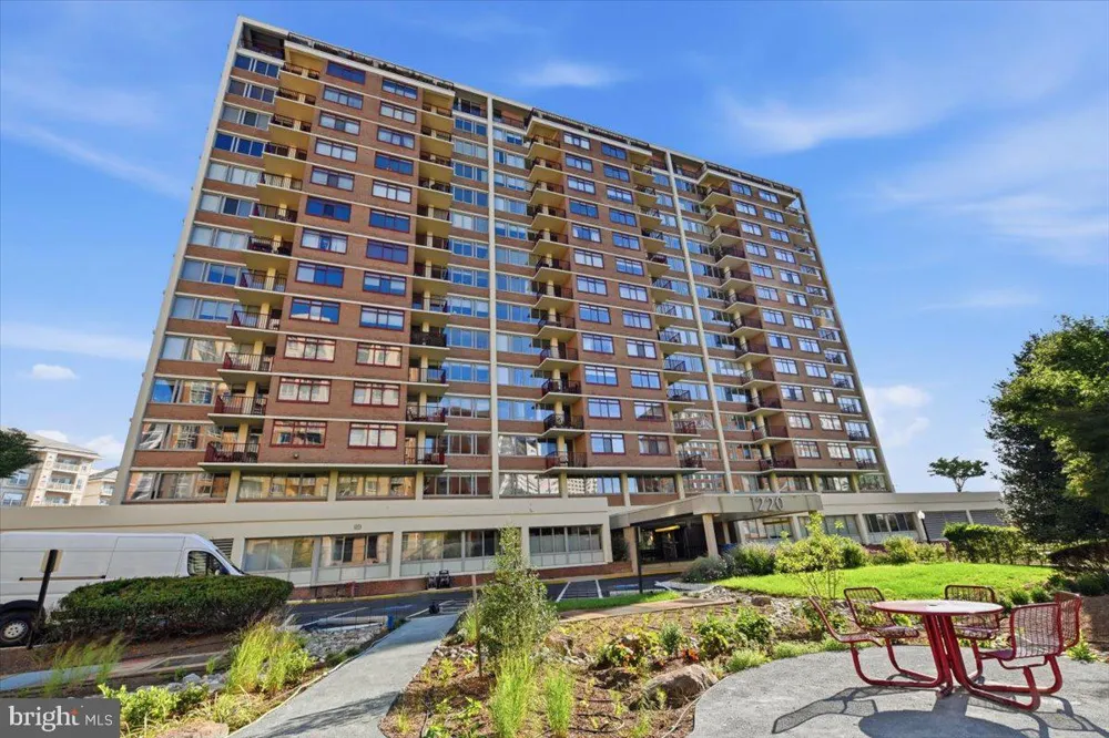 1220 BLAIR MILL ROAD #1008 Silver Spring, MD 20910