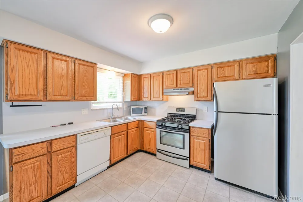 2460 Massena Street Commerce Charter Township, MI 48382