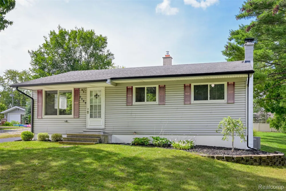 2460 Massena Street Commerce Charter Township, MI 48382