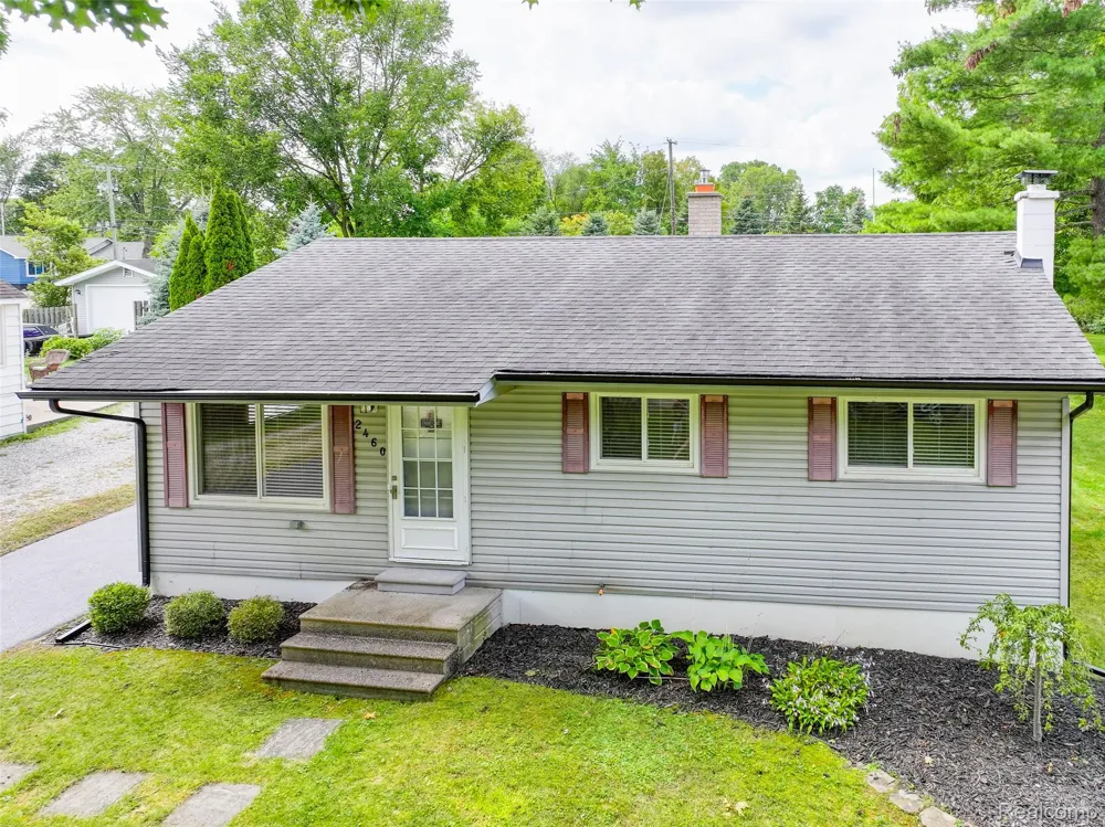 2460 Massena Street Commerce Charter Township, MI 48382