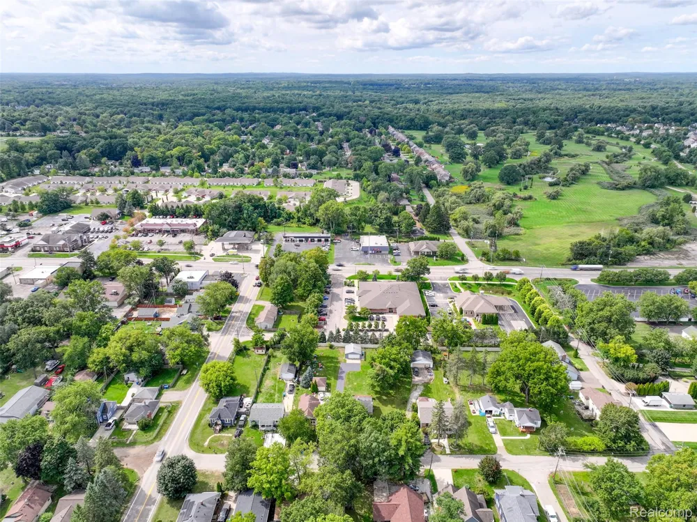 2460 Massena Street Commerce Charter Township, MI 48382