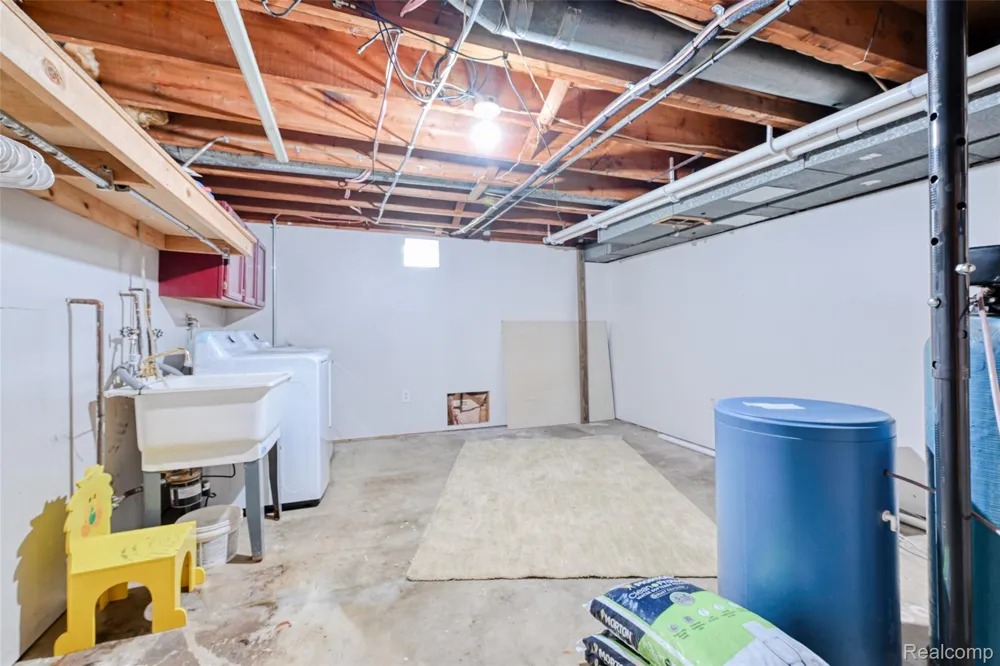 2460 Massena Street Commerce Charter Township, MI 48382