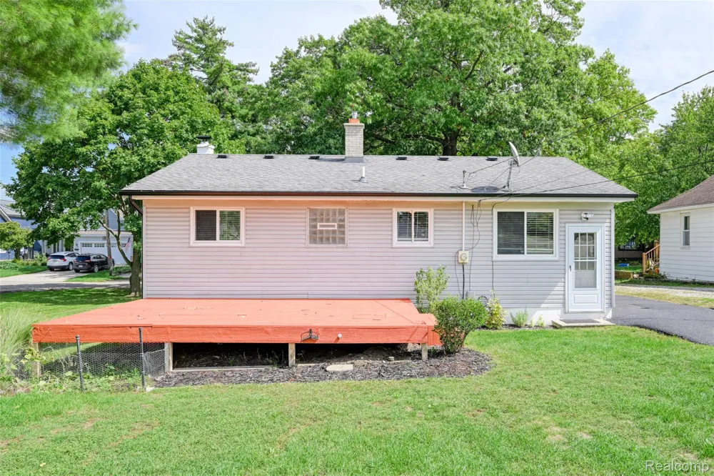 2460 Massena Street Commerce Charter Township, MI 48382
