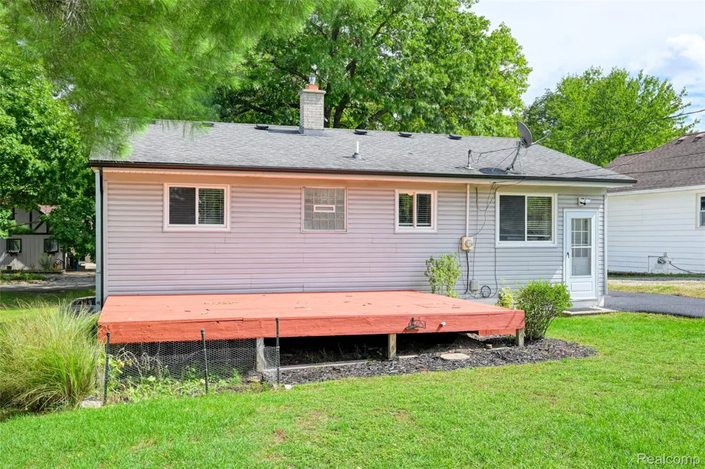 2460 Massena Street Commerce Charter Township, MI 48382