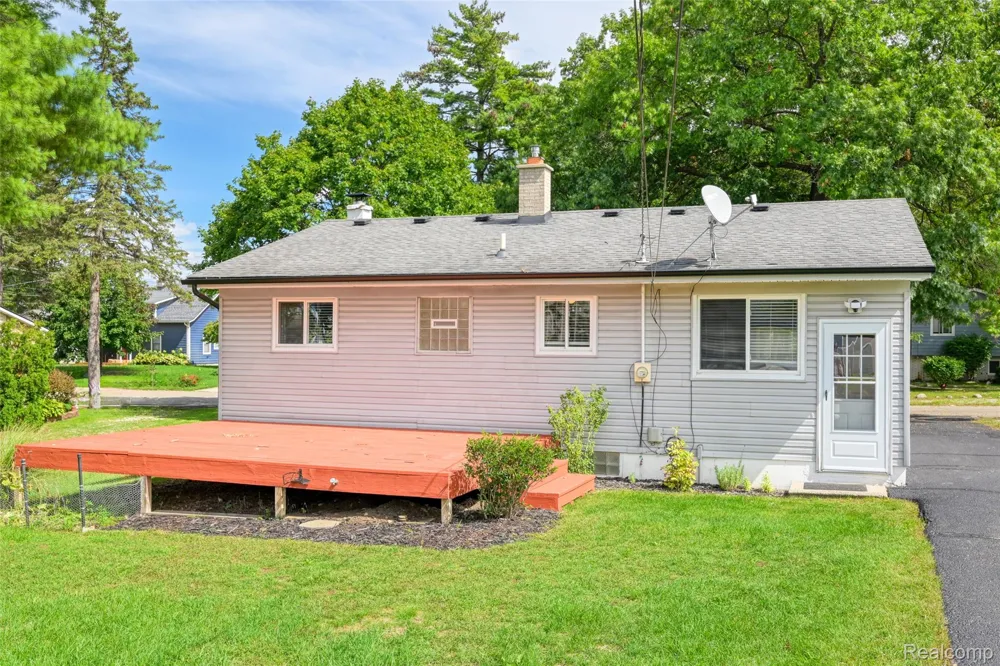 2460 Massena Street Commerce Charter Township, MI 48382