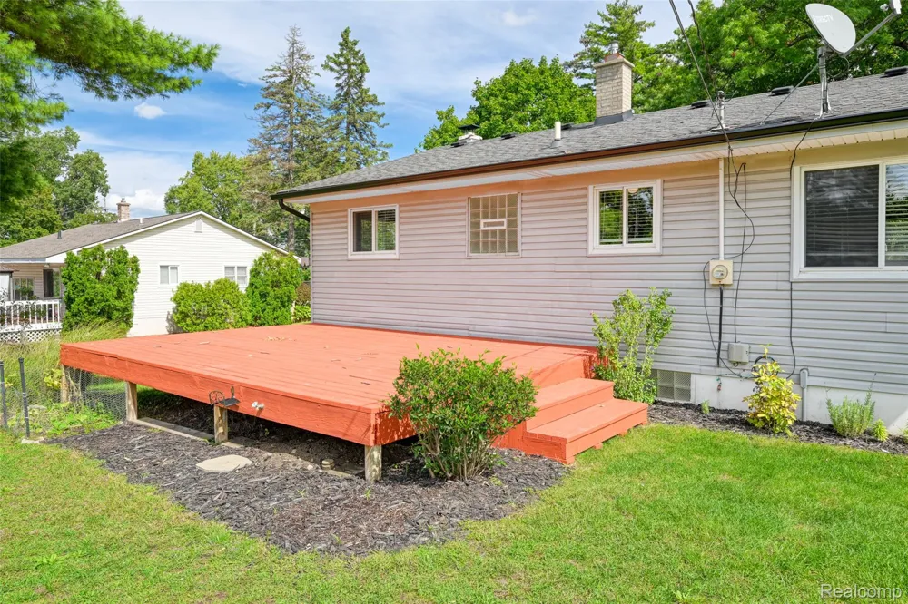 2460 Massena Street Commerce Charter Township, MI 48382