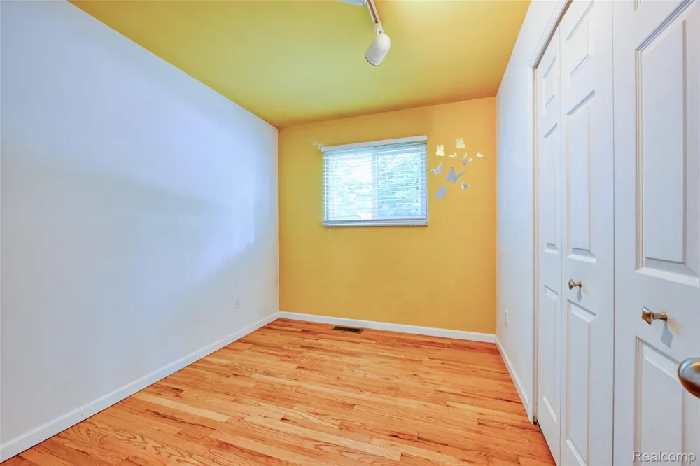 2460 Massena Street Commerce Charter Township, MI 48382