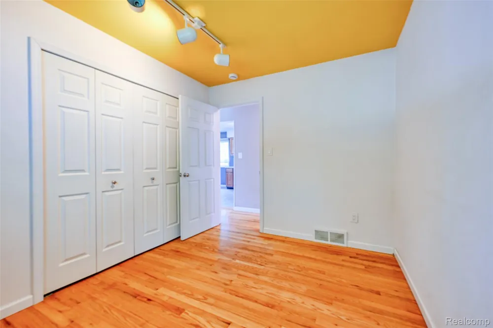 2460 Massena Street Commerce Charter Township, MI 48382