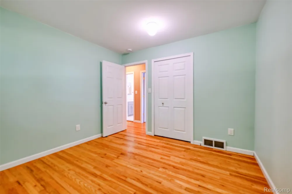 2460 Massena Street Commerce Charter Township, MI 48382