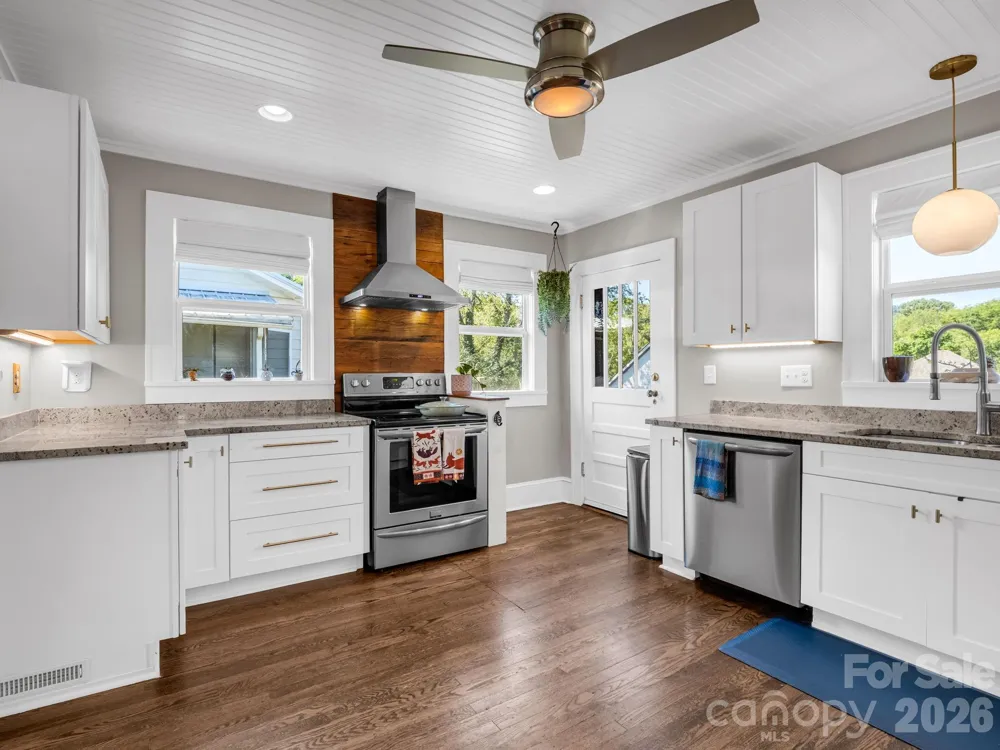 10 Dale Street Asheville, NC 28806