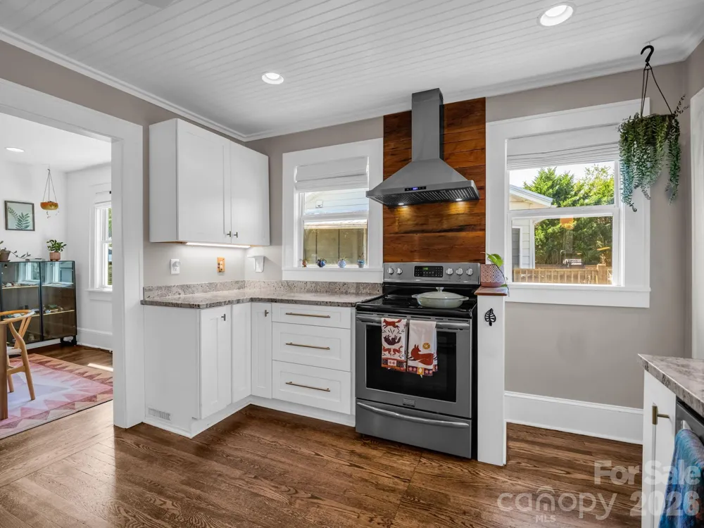 10 Dale Street Asheville, NC 28806
